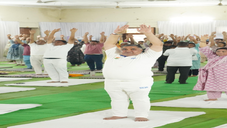 CG : करें योग रहें निरोग - पर्यटन एवं संस्कृति मंत्री राजेश अग्रवाल