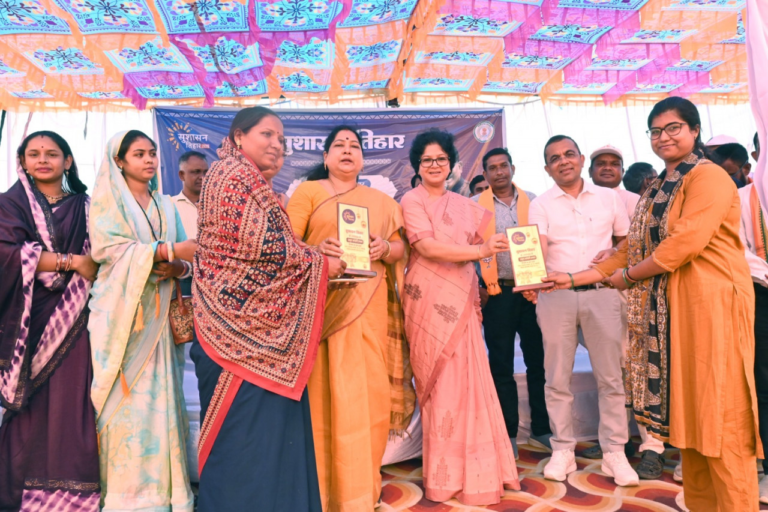 CG : सुशासन तिहार के शिविरों में मिल रहा त्वरित समाधान, योजनाओं का लाभ पहुंच रहा ग्रामीणों तक
