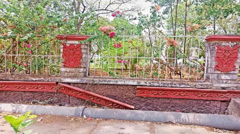 राजनांदगांव : कलेक्ट्रेट के सामने दीवार पर बनी कलाकृति उखड़ रही, चमक ​फीकी…