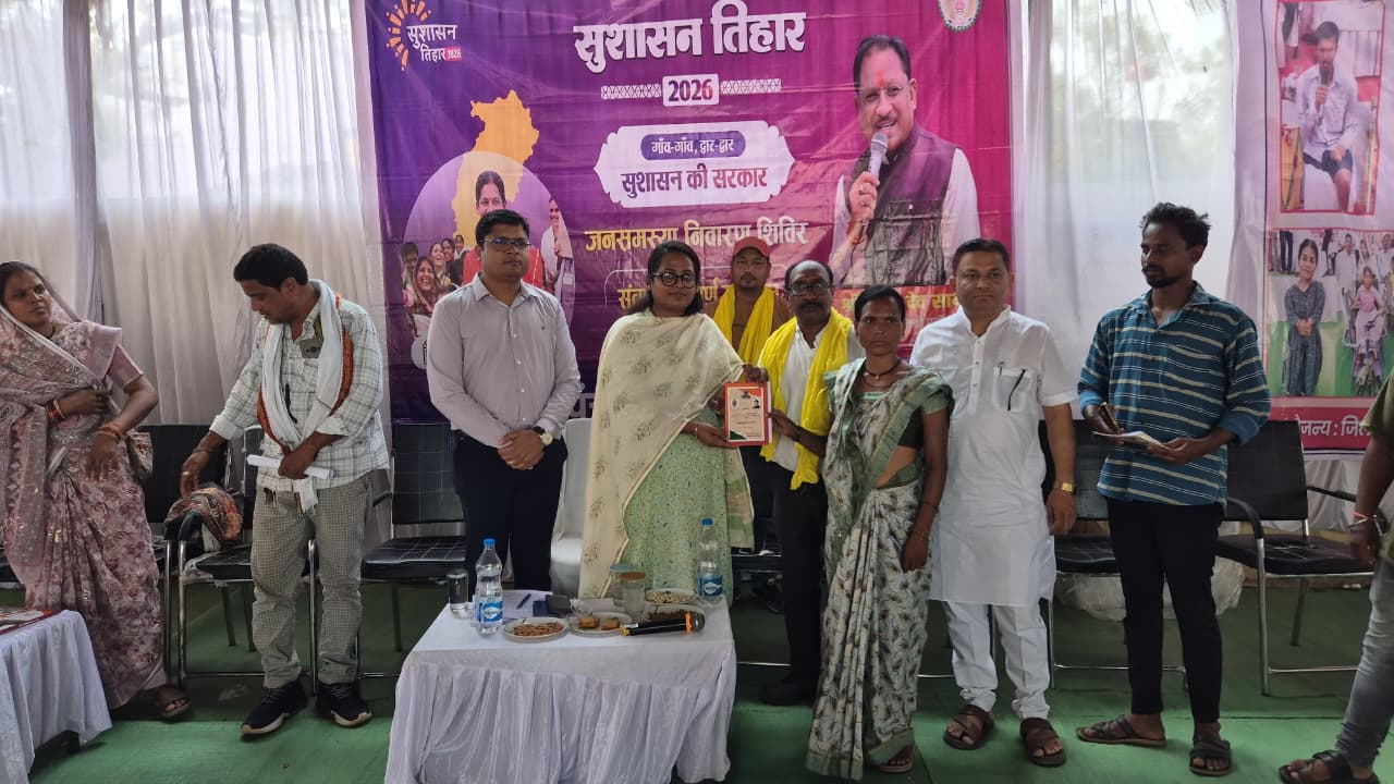 मोहला : सुशासन तिहार 2026 : जनसमस्या निवारण शिविर में मोटराइज्ड ट्राईसाइकिल पाकर दिव्यांग पुनीत राम के चेहरे पर खिली मुस्कान
