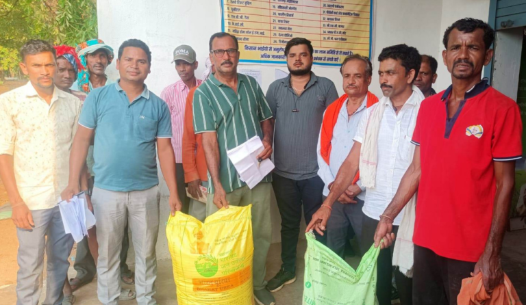 CG : पर्याप्त खाद उपलब्ध, भंडारण और वितरण पिछले वर्ष की तुलना में तेज