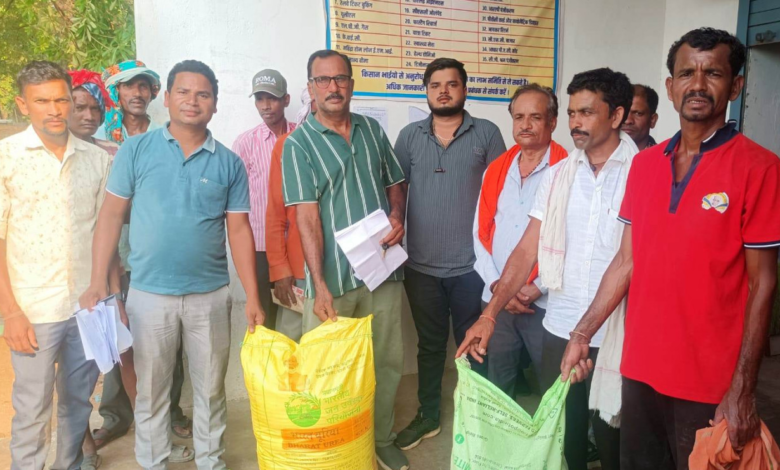 CG : पर्याप्त खाद उपलब्ध, भंडारण और वितरण पिछले वर्ष की तुलना में तेज