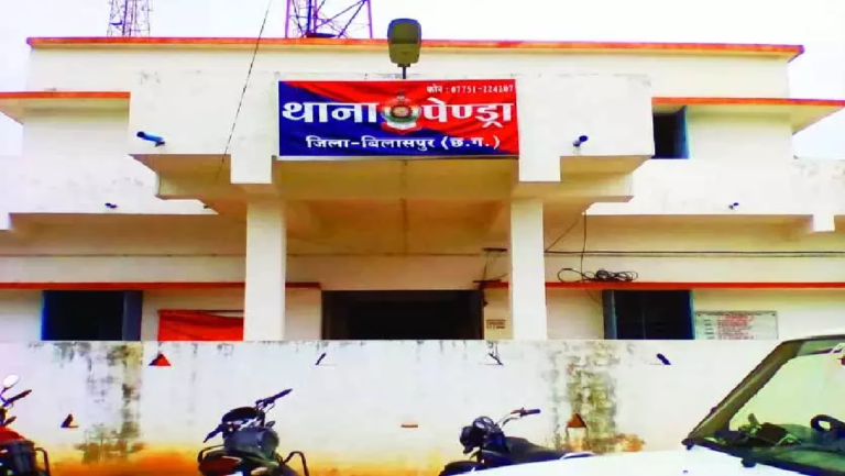 CG : रेलवे स्टेशन में पकड़ाया जेल से भागा आरोपी…