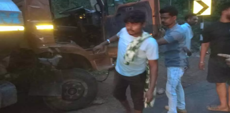 CG : जगदलपुर में टैंकर और ट्रक आमने-सामने टकराए, दो घायल