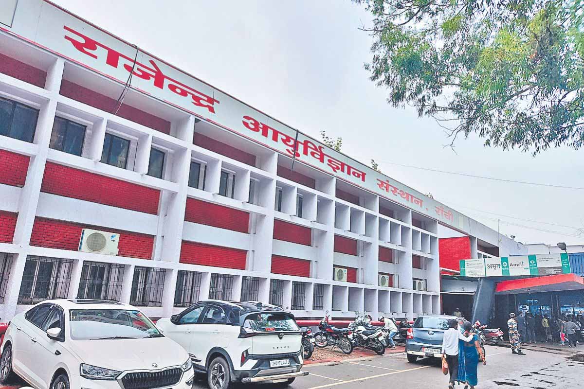 रिम्स में नौकरी के बदले 1.5 लाख रुपये तक वसूली का आरोप, आउटसोर्स एजेंसी पर गंभीर सवाल