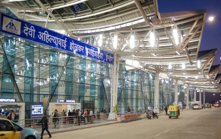 इंदौर एयरपोर्ट के विस्तार का सपना अधूरा, 10 साल बाद भी 143 एकड़ जमीन का इंतजार