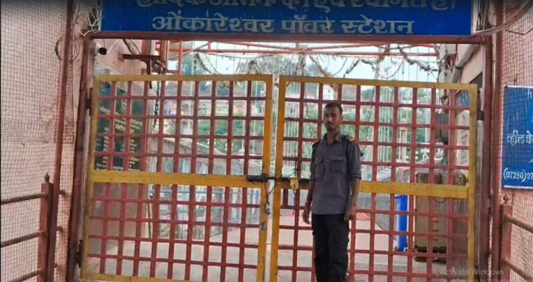 ओंकारेश्वर को ममलेश्वर से जोड़ने वाला झूला पुल बंद, तार टूटने से रोकी गई आवाजाही