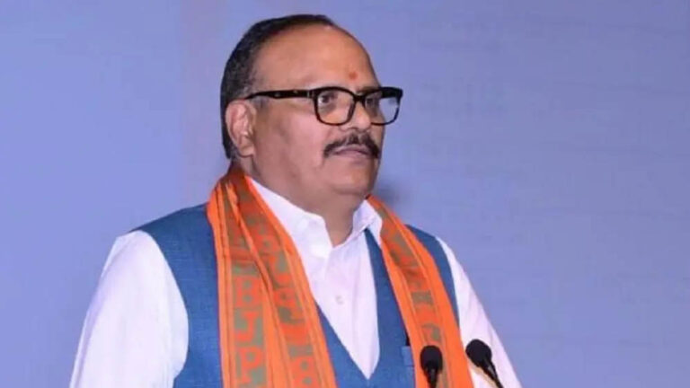 ब्रजेश पाठक के आरोपों से सियासी हलचल, बोले- बाबरी मस्जिद चंदे का जवाब दे सपा और कांग्रेस