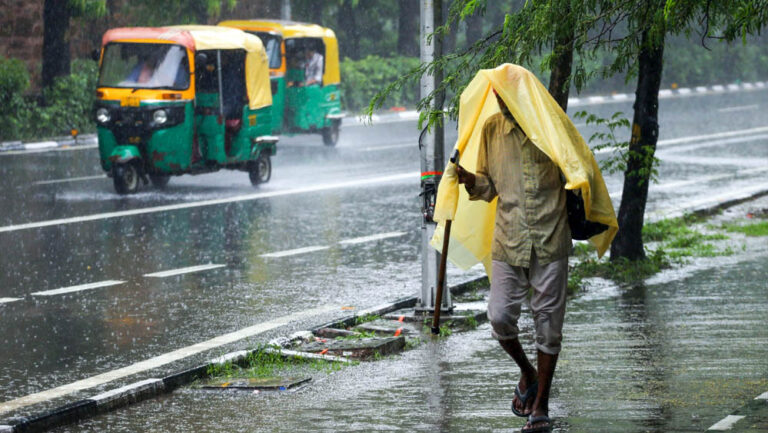 CG Weather Update: पूरे छत्तीसगढ़ में बारिश का दौर शुरू, IMD ने गरज-चमक और आकाशीय बिजली की चेतावनी जारी