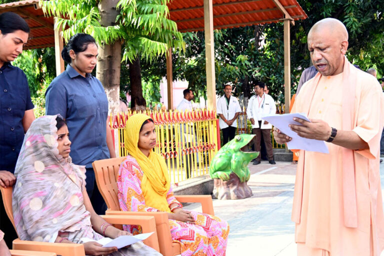 मुख्यमंत्री ने लोगों से कहा- चिंता मत करिए, सबकी समस्या पर सुनिश्चित होगी प्रभावी कार्रवाई