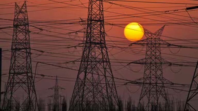 तापीय यूनिटों के बंद होने से उत्पादन घटा, फिर भी यूपी में बिजली आपूर्ति सामान्य बनाए रखने का दावा