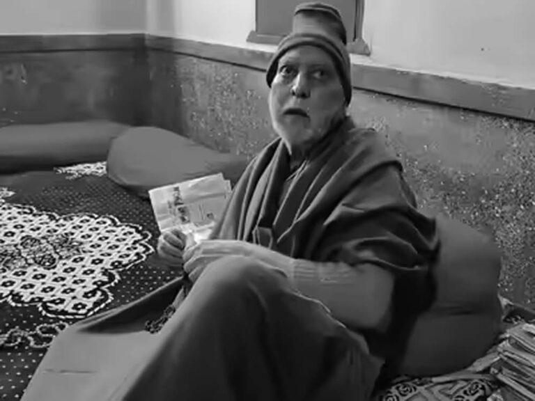 अयोध्या में श्रद्धालुओं की भीड़ उमड़ी, महंत संतराम दास को संत परंपरा की अपूरणीय क्षति माना गया