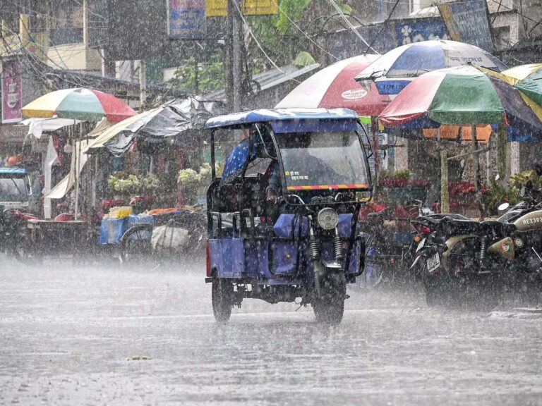 गर्मी से मिलेगी राहत! उत्तर भारत में बारिश की तैयारी, कई राज्यों के लिए भारी वर्षा की चेतावनी