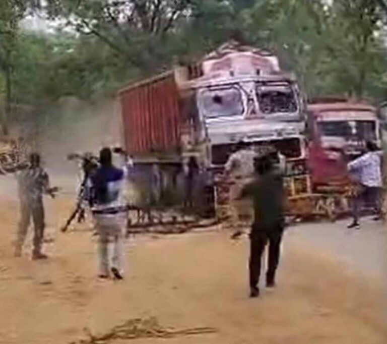 Chhattisgarh News: मोहला-मानपुर में दो बार पुलिस बैरिकेड तोड़कर भागा ट्रक, हादसे में मासूम की मौत
