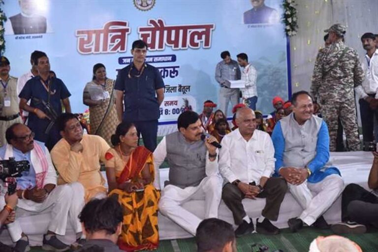समूह की महिलाओं को सूक्ष्म, लघु उद्योगों से जोड़कर रोजगार के उपलब्ध कराएं अवसर