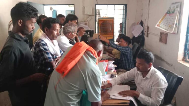 खाद, बीज और कृषि ऋण की बेहतर व्यवस्था से किसानों को मिल रहा आर्थिक संबल