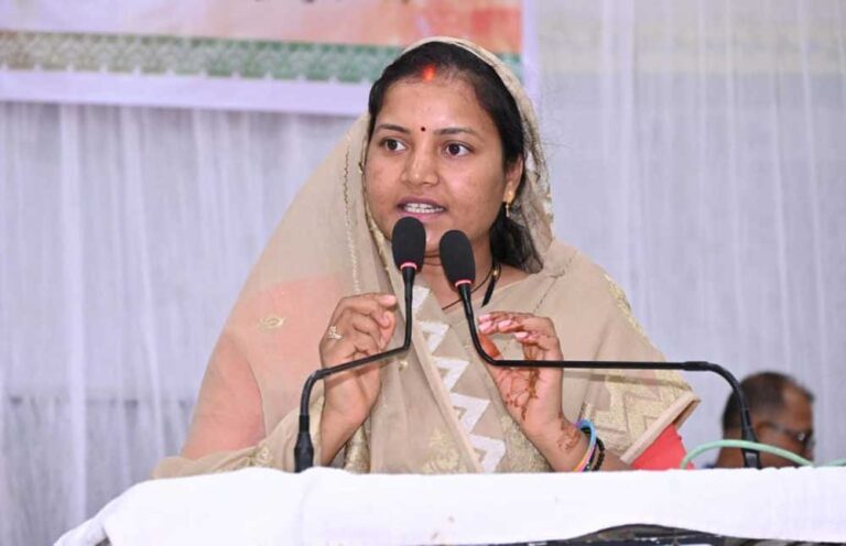 महिला एवं बाल विकास विभाग में साड़ी खरीदी की केंद्रीकृत खरीदी व्यवस्था समाप्त करने का ऐतिहासिक निर्णय