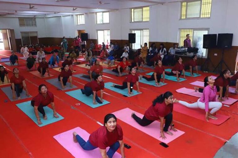 Police_Yoga_01.jpg