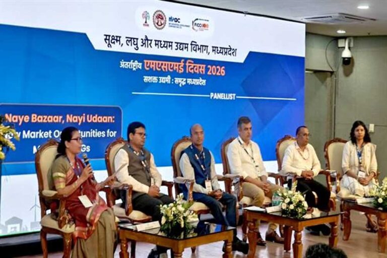 बाज़ार, नई उड़ान और पूंजी की व्यवस्था सत्रों मे बड़ी संख्या में जुटे उद्यमी