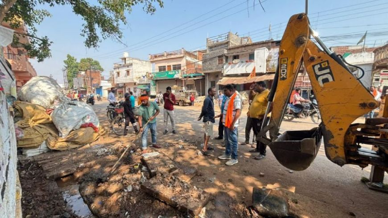 CG : बरसात से पहले कवर्धा नगर पालिका ने कसी कमर, सफाई अभियान जारी …