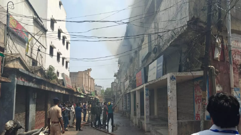 CG : बॉम्बे मार्केट स्थित सेंट्रल बैंक में लगी आग …