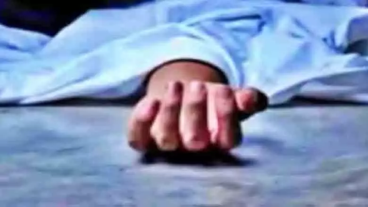 CG : मजदूर नहीं लौटा घर, आंगनबाड़ी में मिली लाश …
