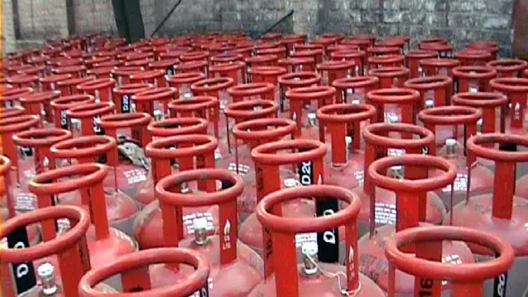 CG : आज से घरेलू LPG सिलेंडर 29 रुपये महंगा …