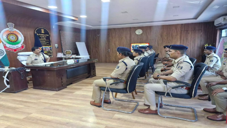 CG : सूरजपुर में 15 नए एसआई की थानों में शुरू हुई व्यावहारिक ट्रेनिंग …