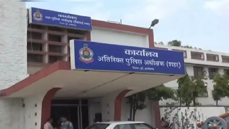 CG : चोर बाप-बेटे पर पुलिस ने रखा इनाम …