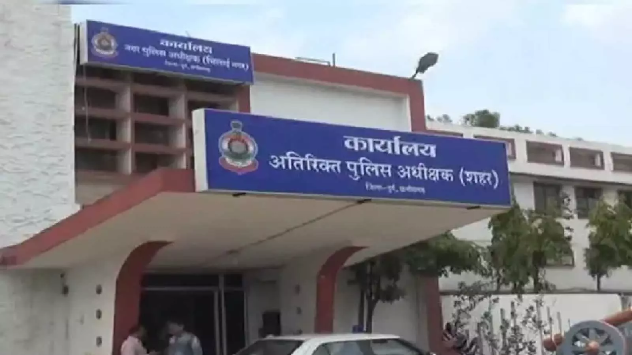 CG : चोर बाप-बेटे पर पुलिस ने रखा इनाम …