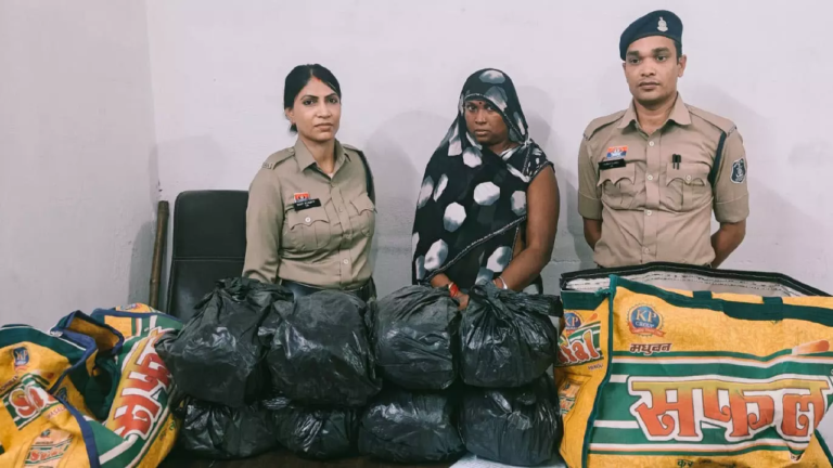 CG : रायपुर में गोरखपुर की महिला गिरफ्तार, कब्जे से 8 लाख का गांजा जब्त …