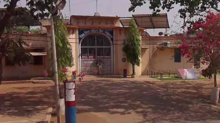 CG : जेल के बाथरूम में बंदी ने किया सुसाइड …