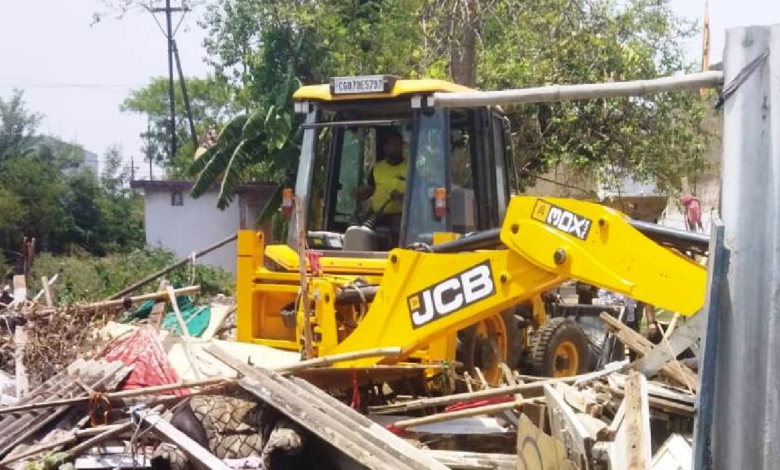 CG : निगम की बड़ी कार्रवाई: शासकीय भूमि पर अवैध निर्माण ध्वस्त …