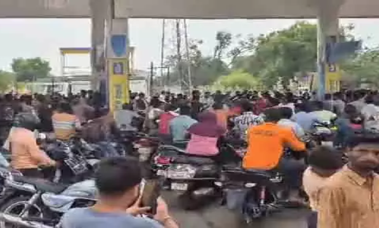 CG : दंतेवाड़ा में पेट्रोल-डीजल की किल्लत, पंपों में भीड़ …