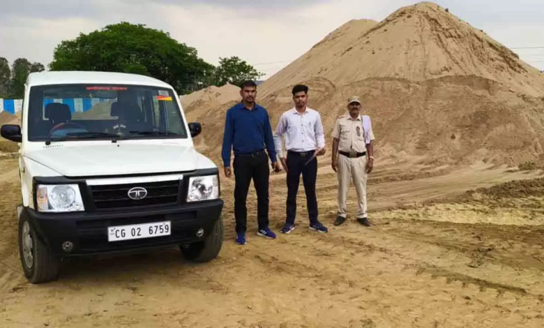 CG : मिक्सर प्लांट संचालक को नोटिस जारी, रेत का अवैध भंडारण जब्त …