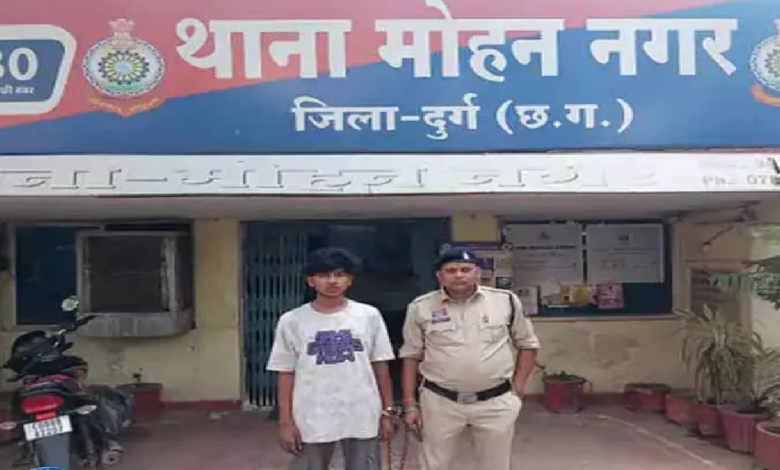 CG : रेलवे क्षेत्र में गांजा तस्करी पर पुलिस की बड़ी कार्रवाई, 2.5 किलो गांजा के साथ युवक गिरफ्तार …