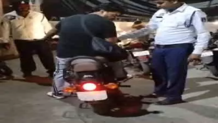 CG : मॉडिफाई बुलेट साइलेंसर पर 5 हजार का जुर्माना, ट्रैफिक पुलिस की कार्रवाई …