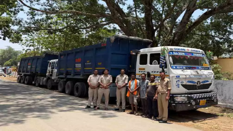 CG : बिना अभिवहन पास चूना पत्थर गिट्टी से भरे 3 ट्रेलर जब्त …