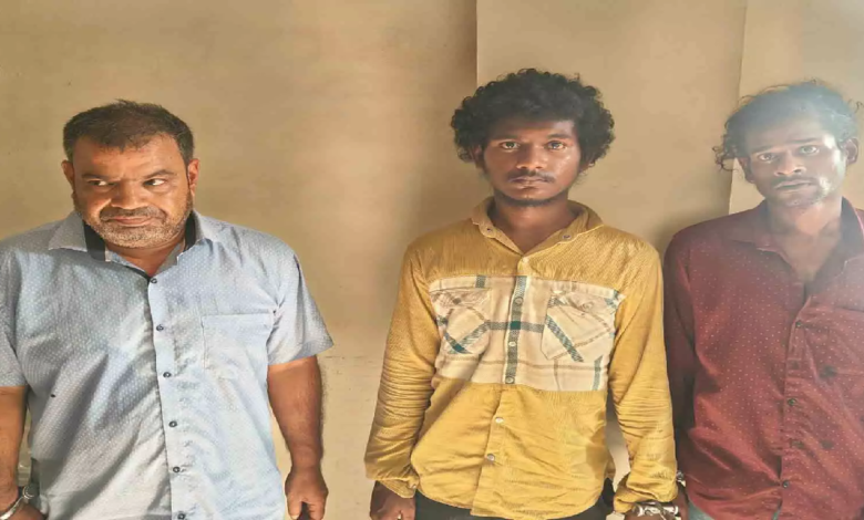 CG : बाप-बेटे ने खम्हारडीह के गोल्डन होम्स में किया था चोरी, तीन गिरफ्तार …