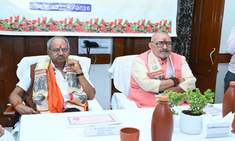 CG : बुनकरों और शिल्पियों की आय बढ़ाने के लिए डिजाइन प्रशिक्षण एवं नवाचार पर जोर …