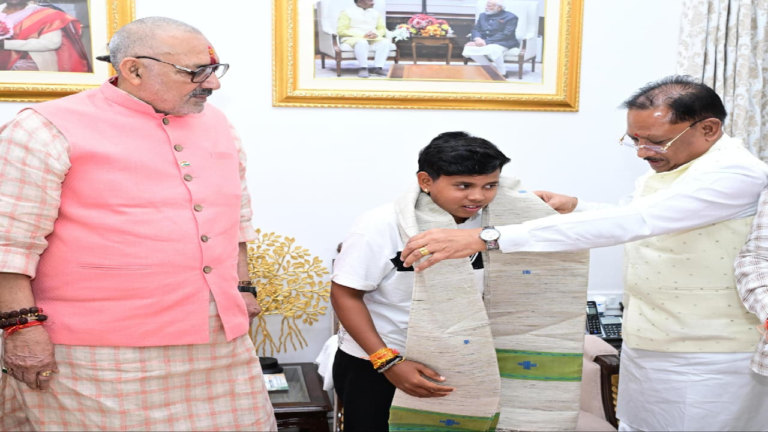CG : श्रीलंका दौरे के लिए भारतीय अंडर-19 टीम की उपकप्तान बनीं महक नरवासे …