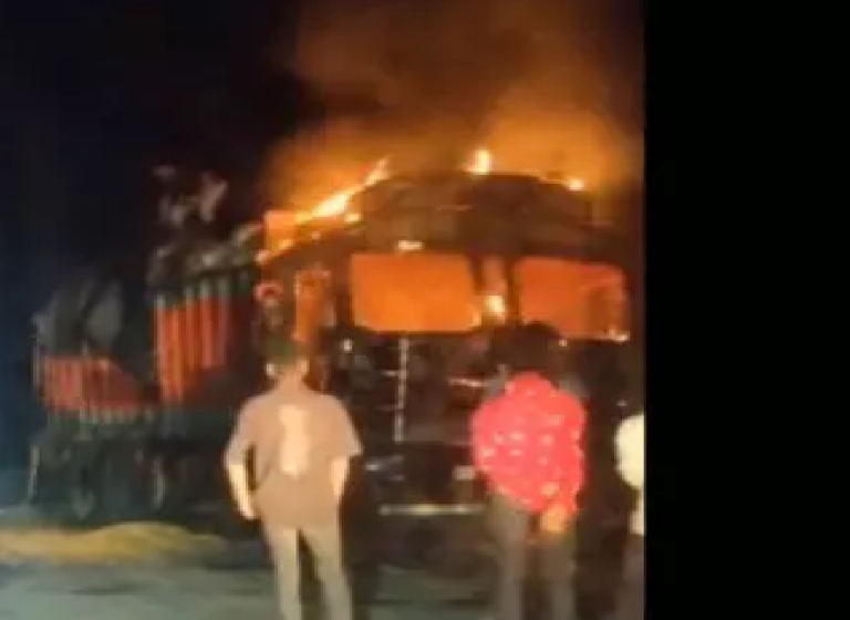 CG : 3 की मौत, ट्रक से जा भिड़ी बाइक …