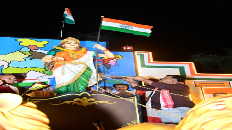 CG : विजय शर्मा ने भारत माता की प्रतिमा व शहीद स्मारक का किया लोकार्पण …