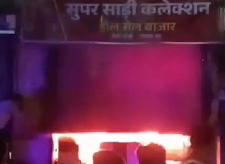 CG : कपड़ा शॉप में लगी आग, व्यापारी को लाखों रुपये का नुकसान …