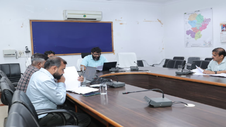 CG : सभी शिक्षकों के लिए बायोमेट्रिक उपस्थिति अनिवार्य, बिना ठोस कारण अनुपस्थित रहने वालों पर होगी कार्यवाही : कलेक्टर …