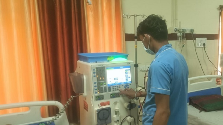 CG : निःशुल्क डायलिसिस सेवा से मरीजों को बड़ी राहत, जिला अस्पताल में 14,410 सेशन पूरे …