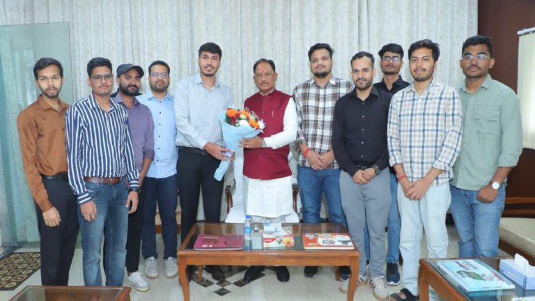 CG मुख्यमंत्री विष्णुदेव साय ने यूपीएससी प्रारंभिक परीक्षा में सफल ट्राइबल यूथ हॉस्टल के विद्यार्थियों से की मुलाकात …
