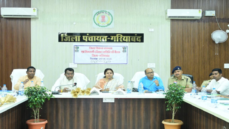 CG : किसानों को खाद बीज समय पर उपलब्ध हो – सांसद …