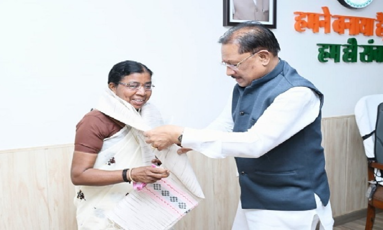 CG : मुख्यमंत्री विष्णु देव साय से पद्मश्री डॉ. बुधरी ताती ने की सौजन्य मुलाकात…