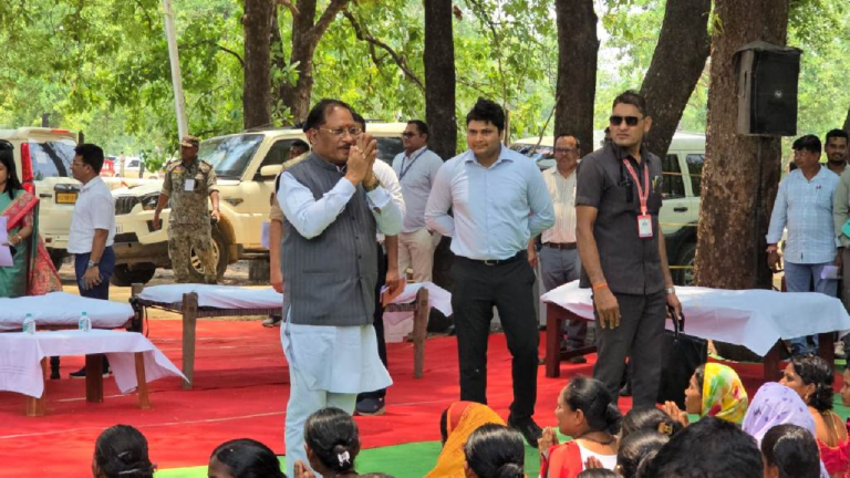 CG : सुशासन तिहार में मुख्यमंत्री पहुंचे कोण्डापल्ली, जनचौपाल में सुनीं ग्रामीणों की समस्याएं …
